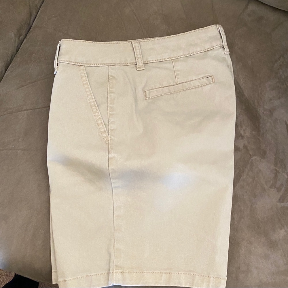 NWOT Ladies Khaki Bermuda Shorts